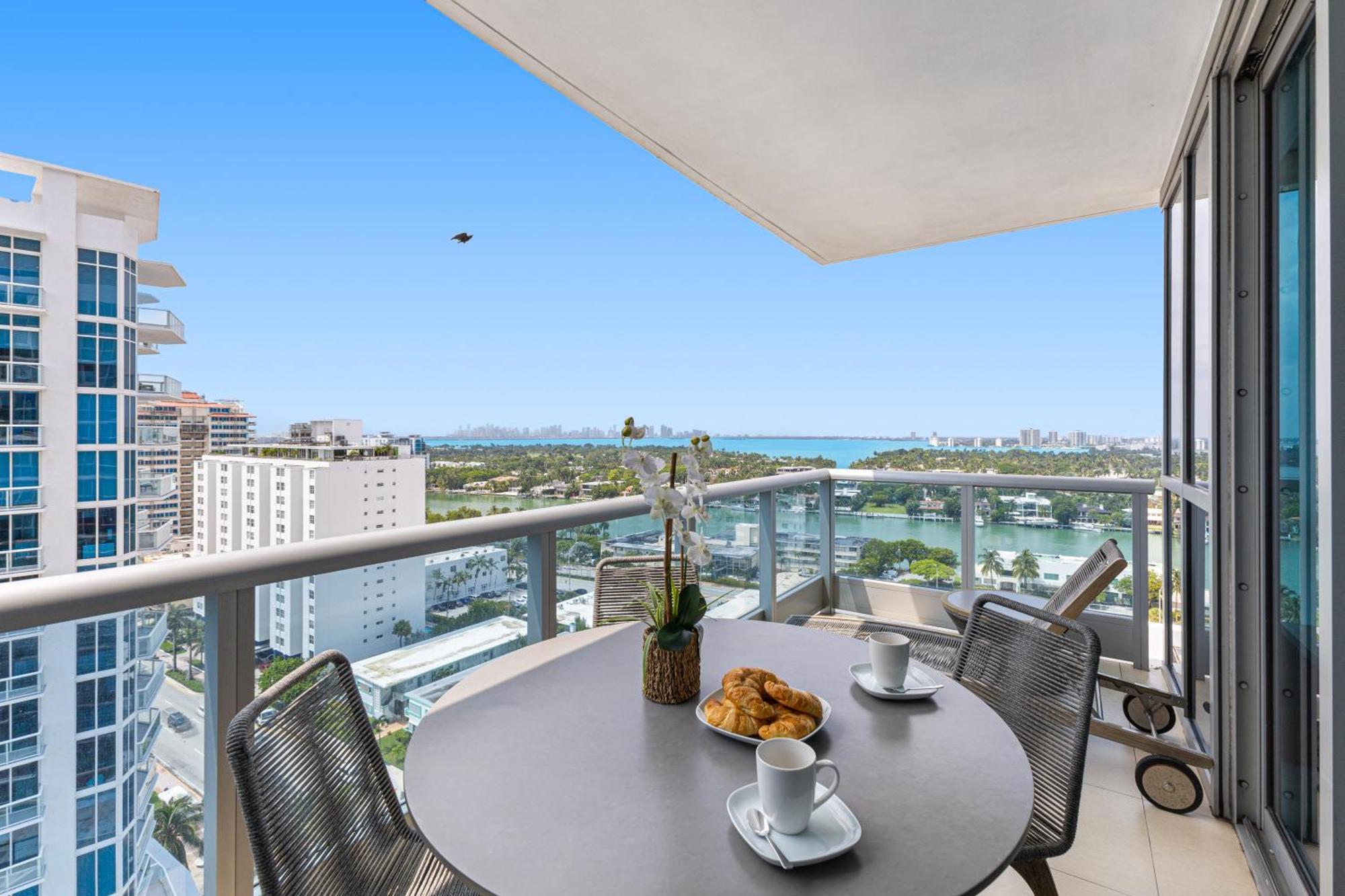 Dharma Home Suites Miami Beach At Monte Carlo Екстер'єр фото