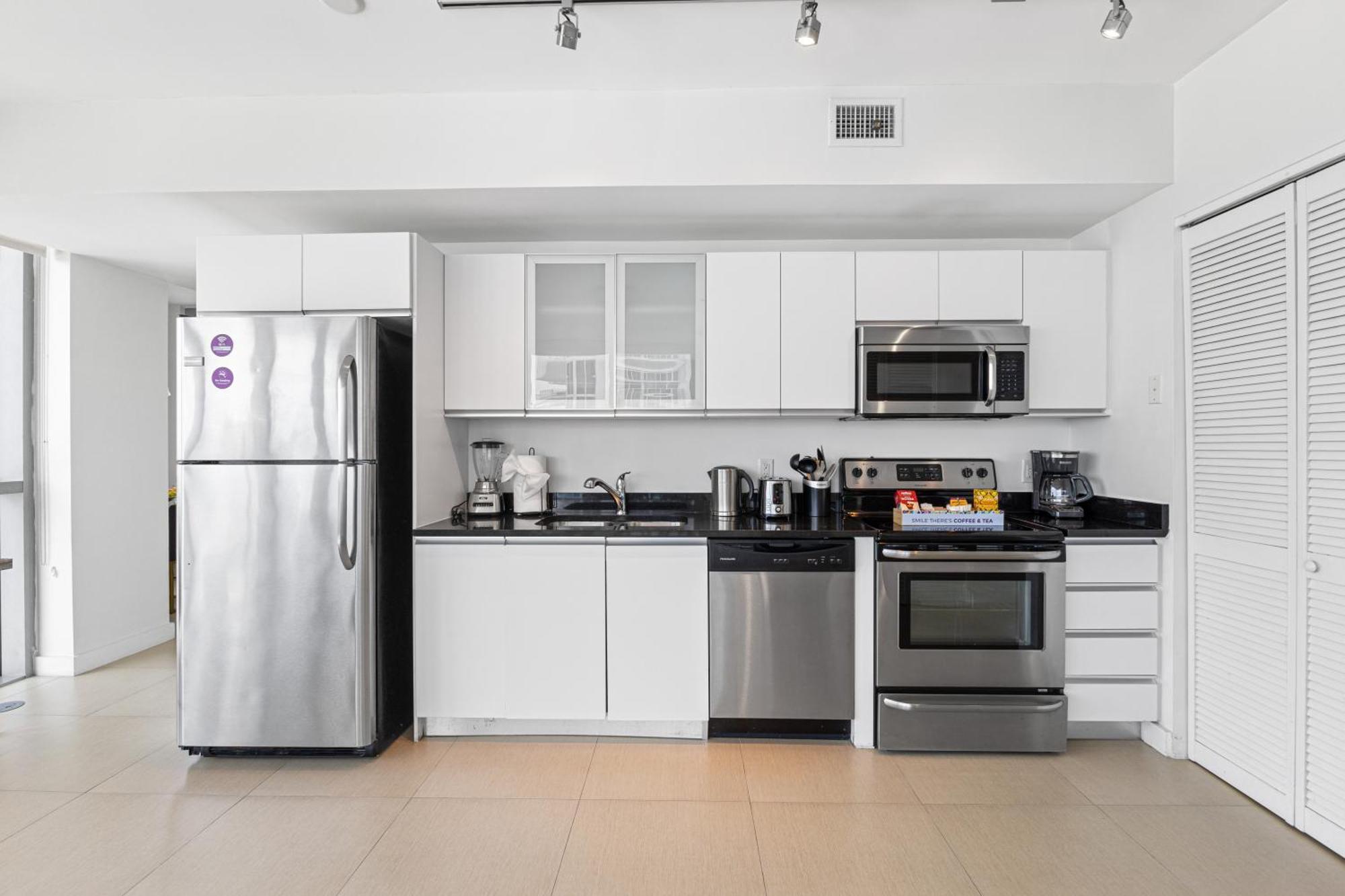 Dharma Home Suites Miami Beach At Monte Carlo Екстер'єр фото