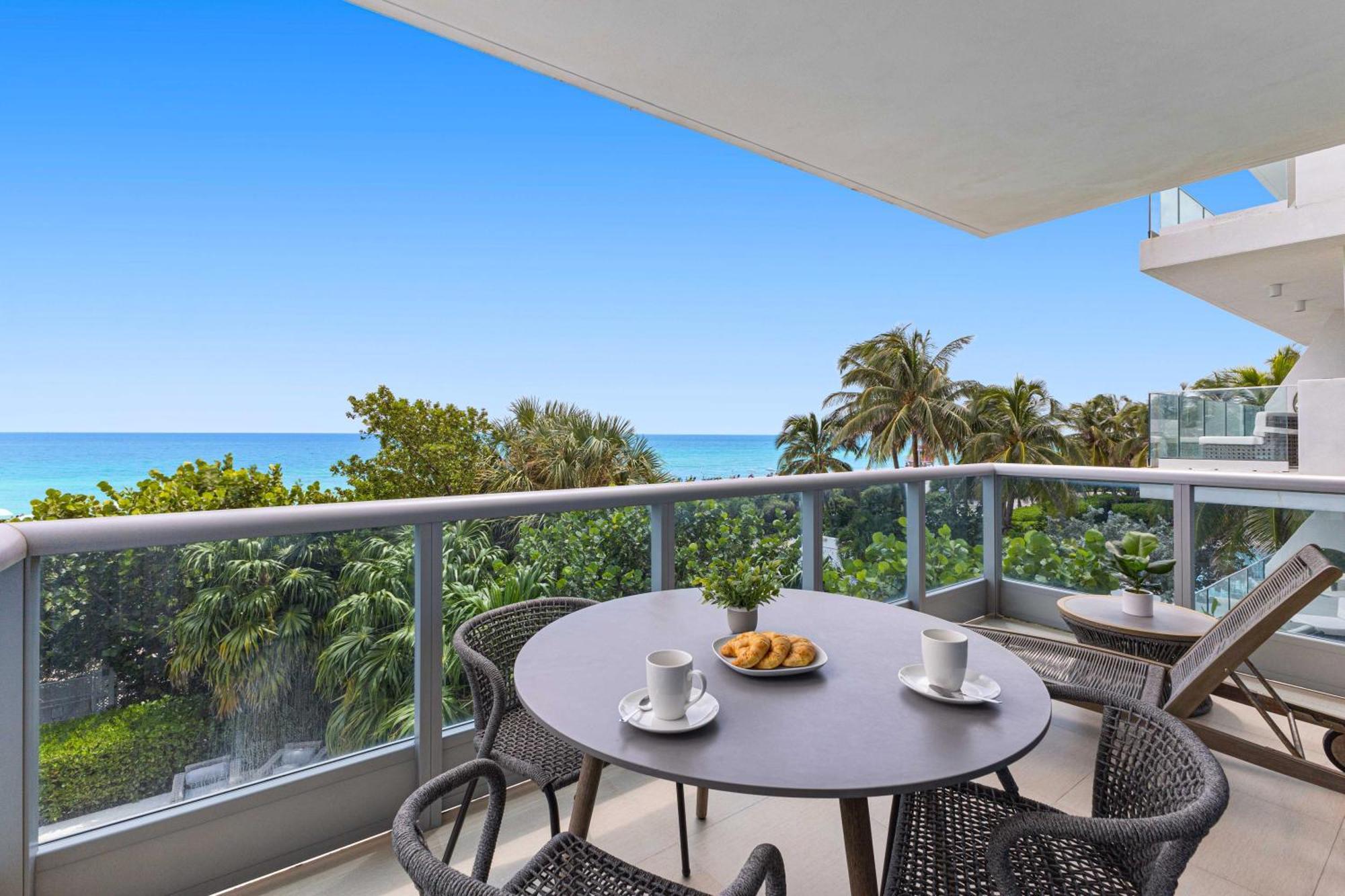 Dharma Home Suites Miami Beach At Monte Carlo Екстер'єр фото