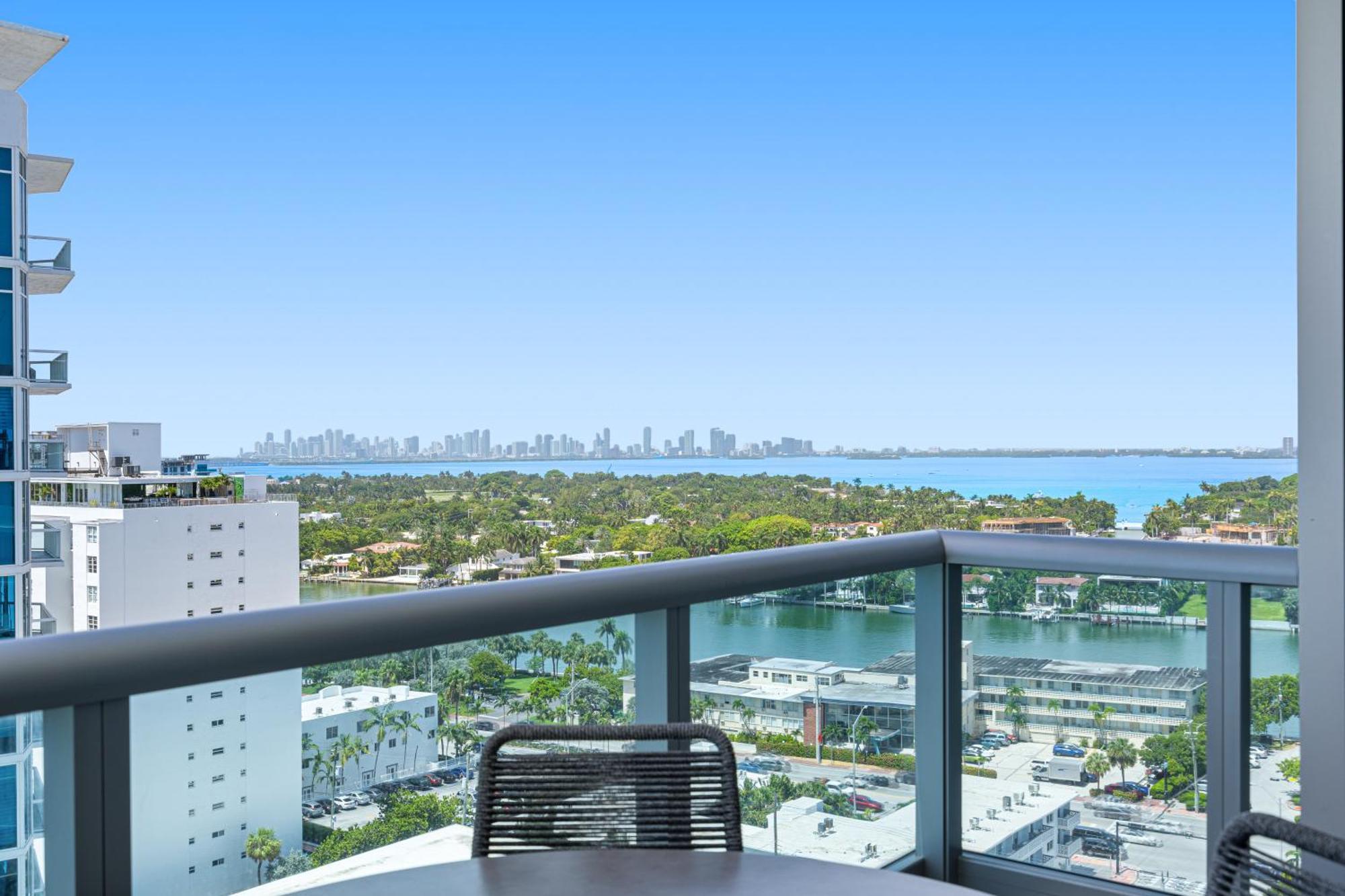 Dharma Home Suites Miami Beach At Monte Carlo Екстер'єр фото