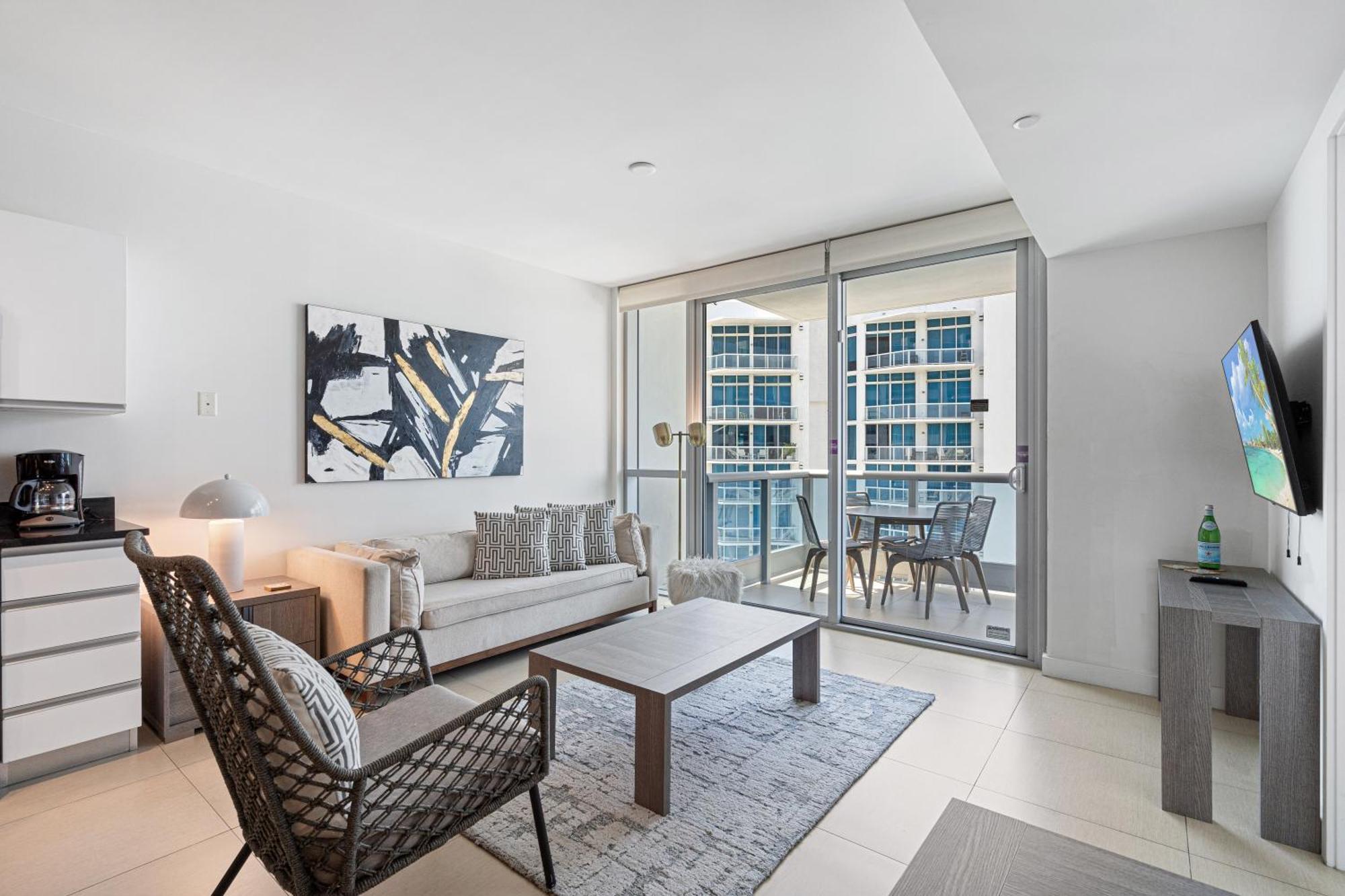 Dharma Home Suites Miami Beach At Monte Carlo Екстер'єр фото