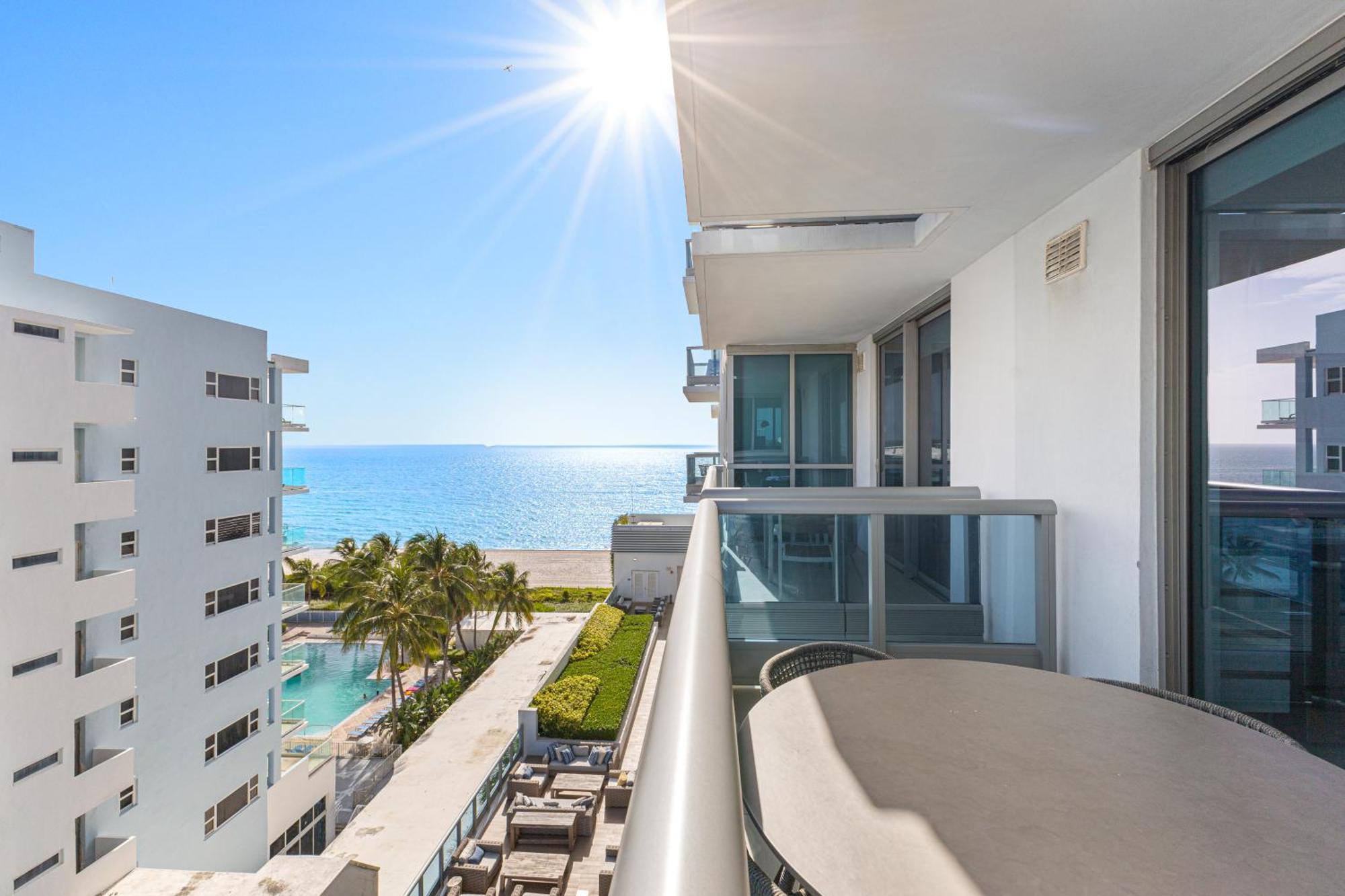 Dharma Home Suites Miami Beach At Monte Carlo Екстер'єр фото