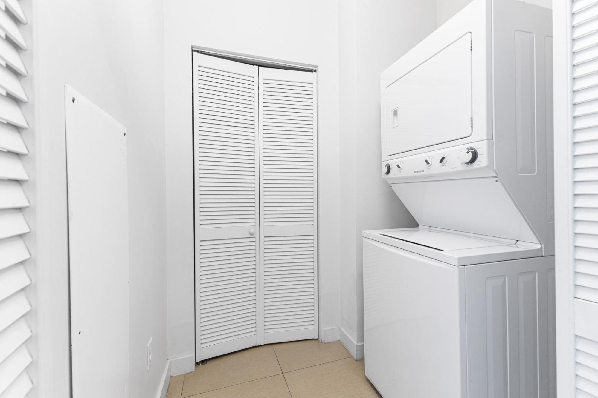 Dharma Home Suites Miami Beach At Monte Carlo Екстер'єр фото