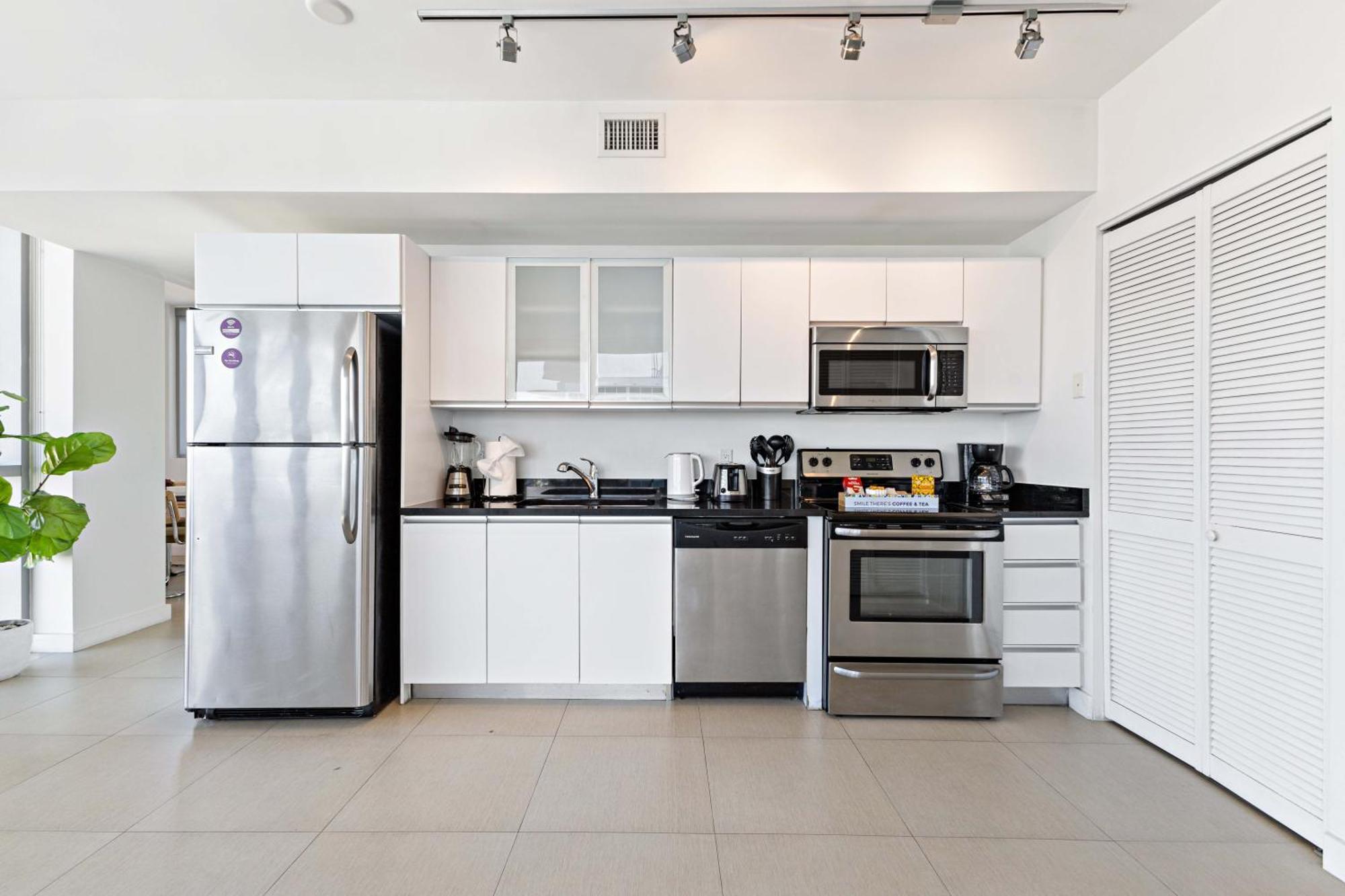 Dharma Home Suites Miami Beach At Monte Carlo Екстер'єр фото
