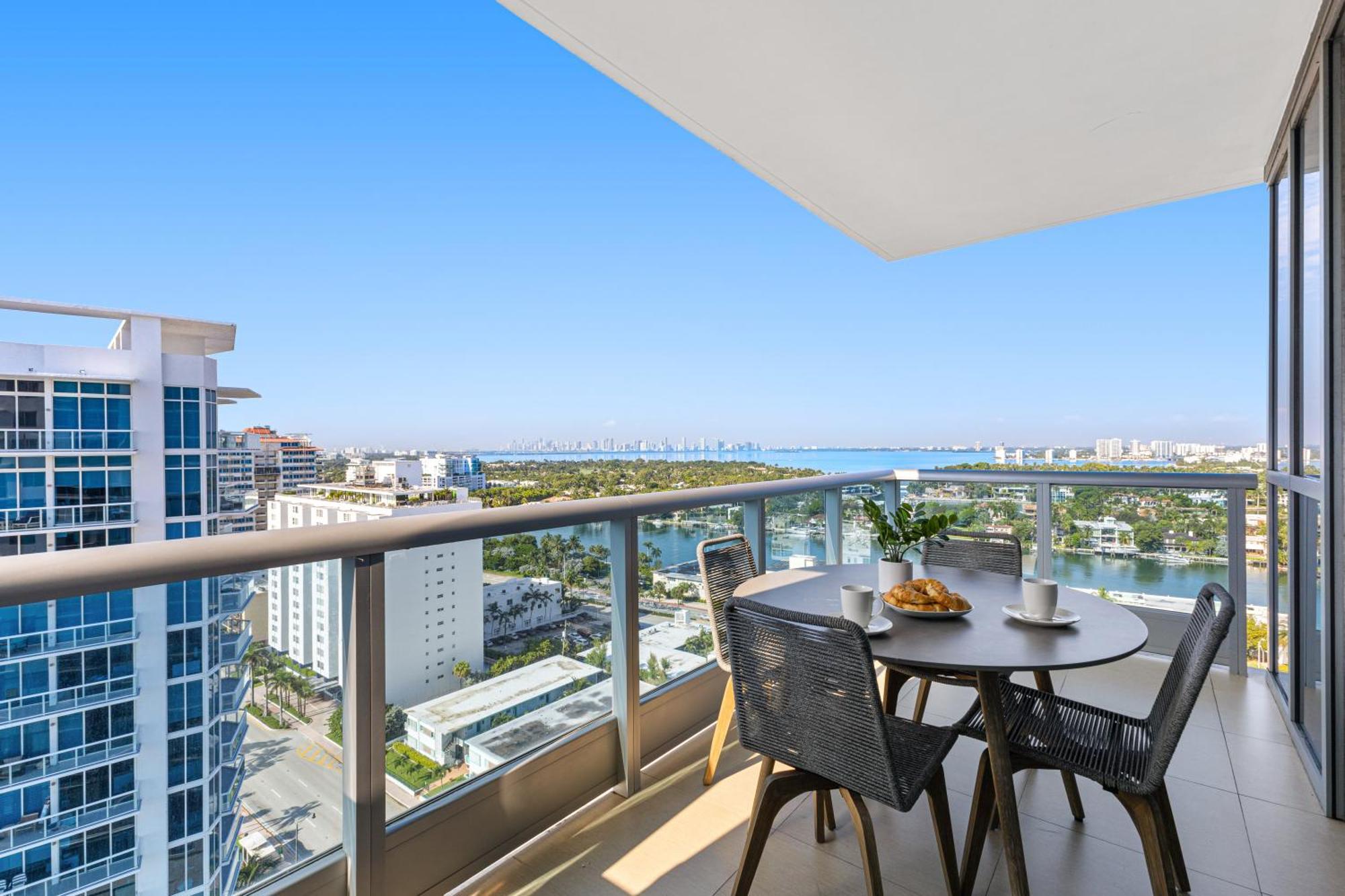 Dharma Home Suites Miami Beach At Monte Carlo Екстер'єр фото