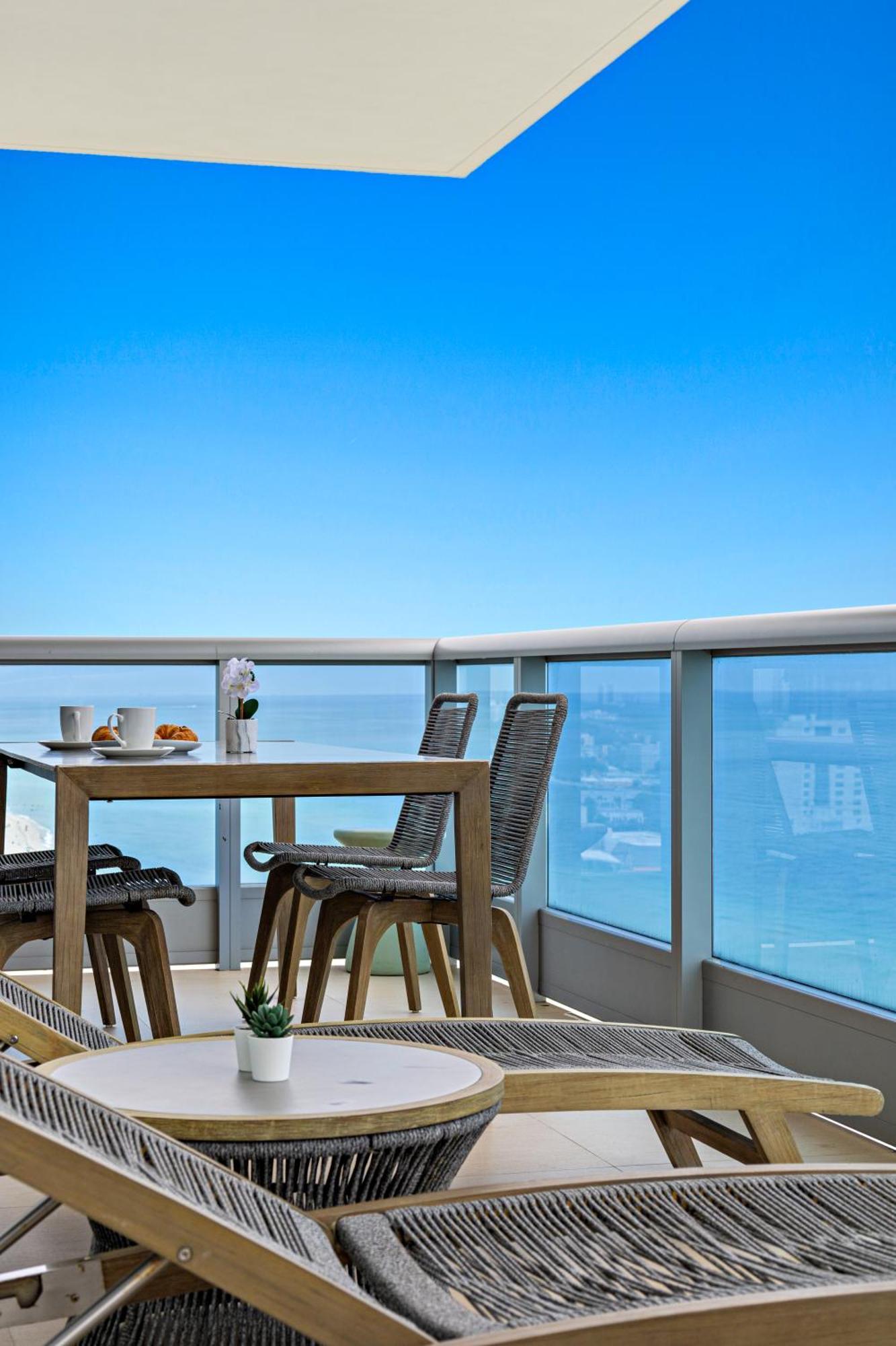Dharma Home Suites Miami Beach At Monte Carlo Екстер'єр фото